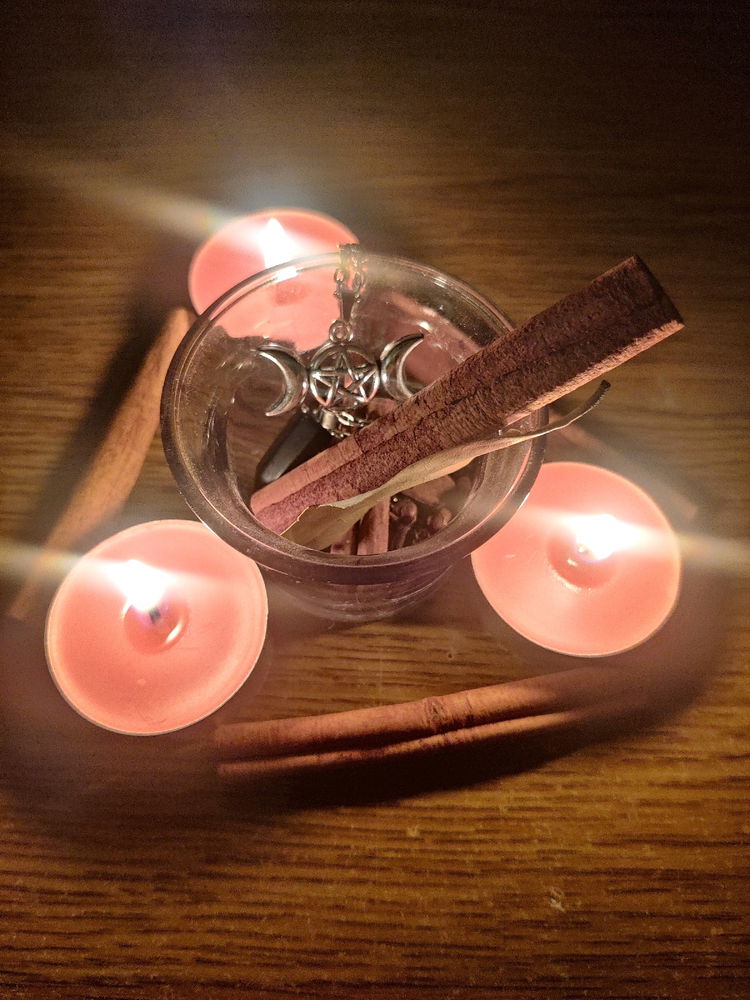 А сьогодні у нас починається Йоль🌙