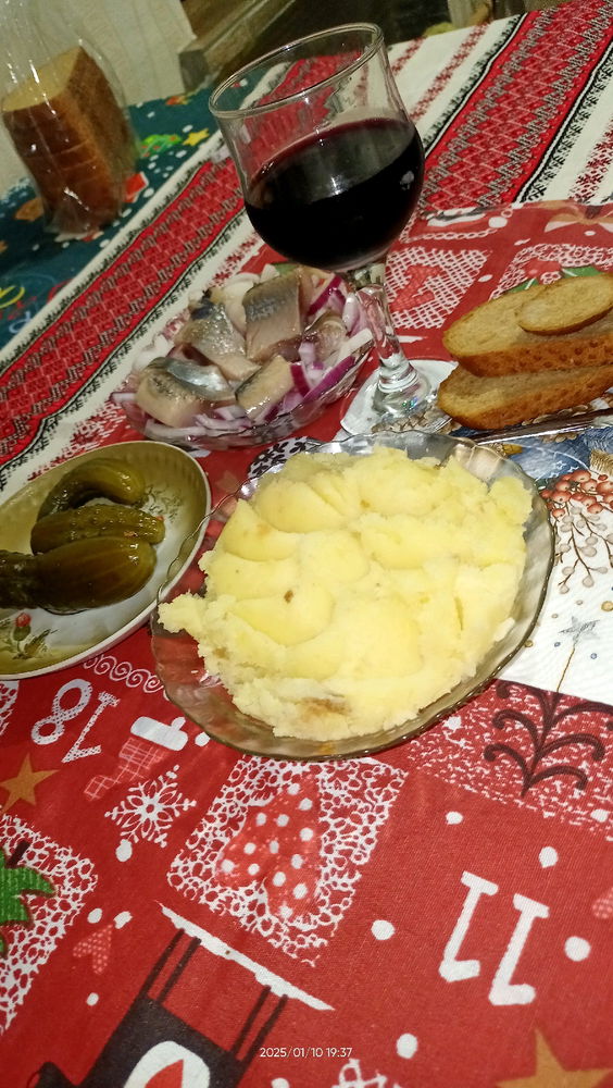 У мене стрес і класична вечеря 🤷‍♀️