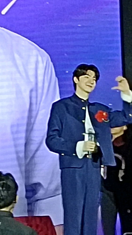 480p pic of 4K HD man 😭