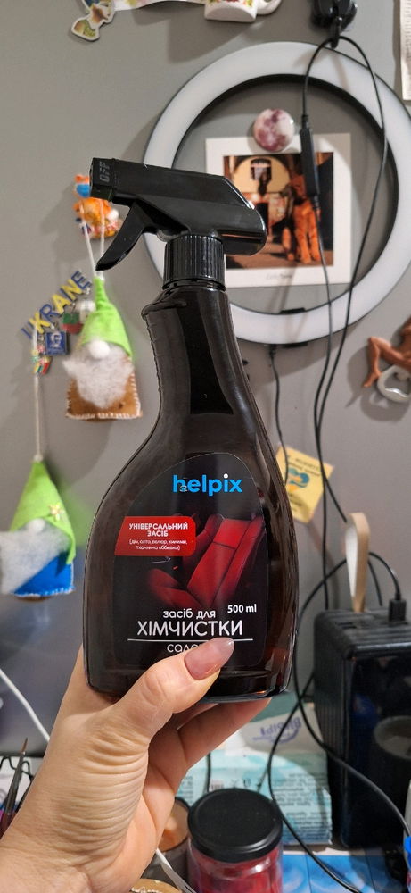 Хочу поділитись з вами чудовою знахідкою.Купила в аврорі десь 60 грн.Килим почистила.Кухонні шафки,кахель на стінах,плиту,сантехніку і побутову техніку,плінтуса і ліноліум.засіб,щітка і суха ганчірка.а раніше купу різних купувала.Я в захваті,чесно😆