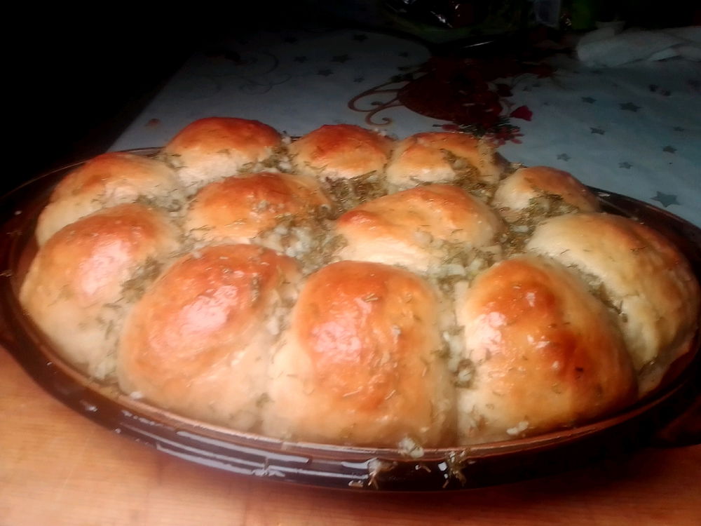 Pampushki with garlic and dill🍞🧄