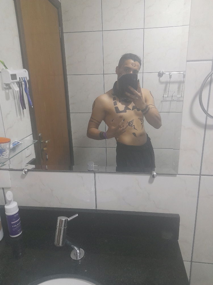 Malandro, nunca mais coloco unha postiça depois desse dia kskskksksksk