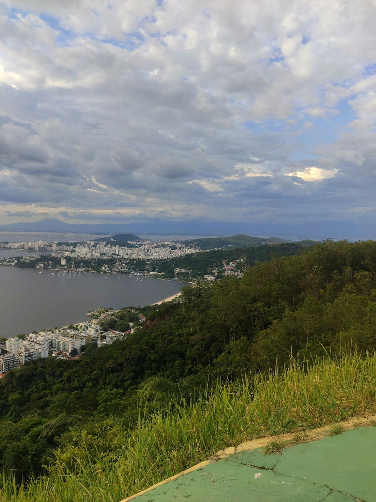 Uma das vistas do parque da cidade. Muito bom pra se admirar a vista e esquecer dos problemas.
