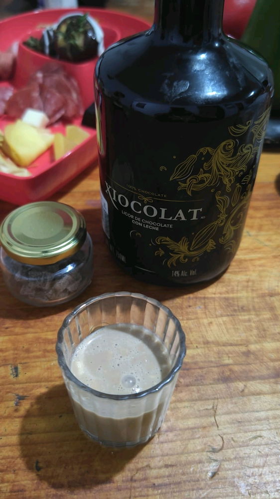 Chocolate milk licor.