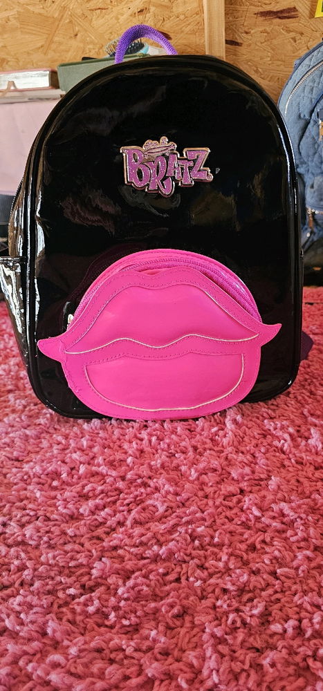 New Bratz bag I got cause I'm a Brat 
😅🥰✨