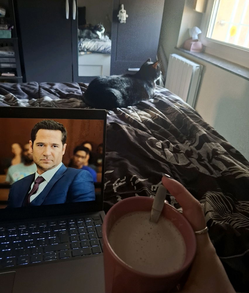 Café, soleil et série 🥰