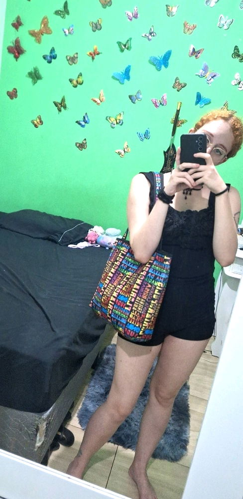 É só porque eu gosto dessa bolsa mesmo.