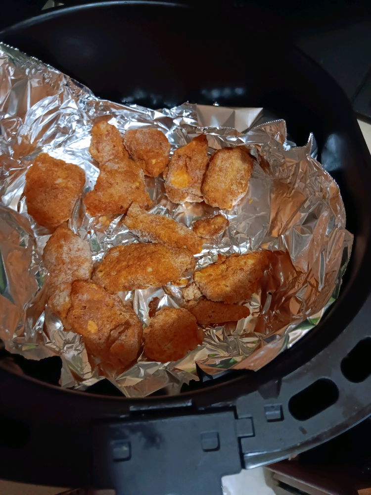 Today's vegetarian meal experience: Daring Buffalo plant chicken winglets (Amazon order.)