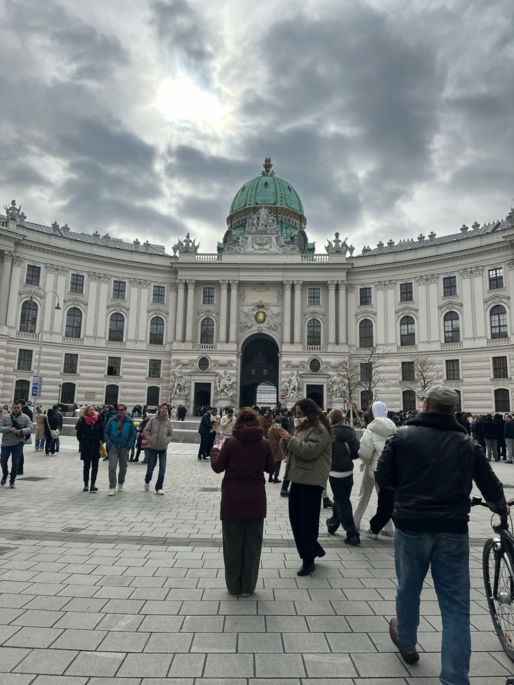 Just traveling in Vienna cuz why not?