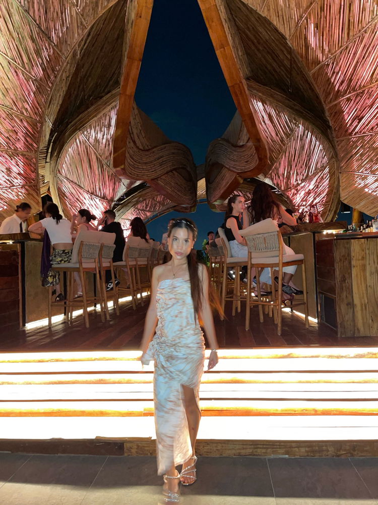 Finding a friend to go new rooftop bar in Bangkok