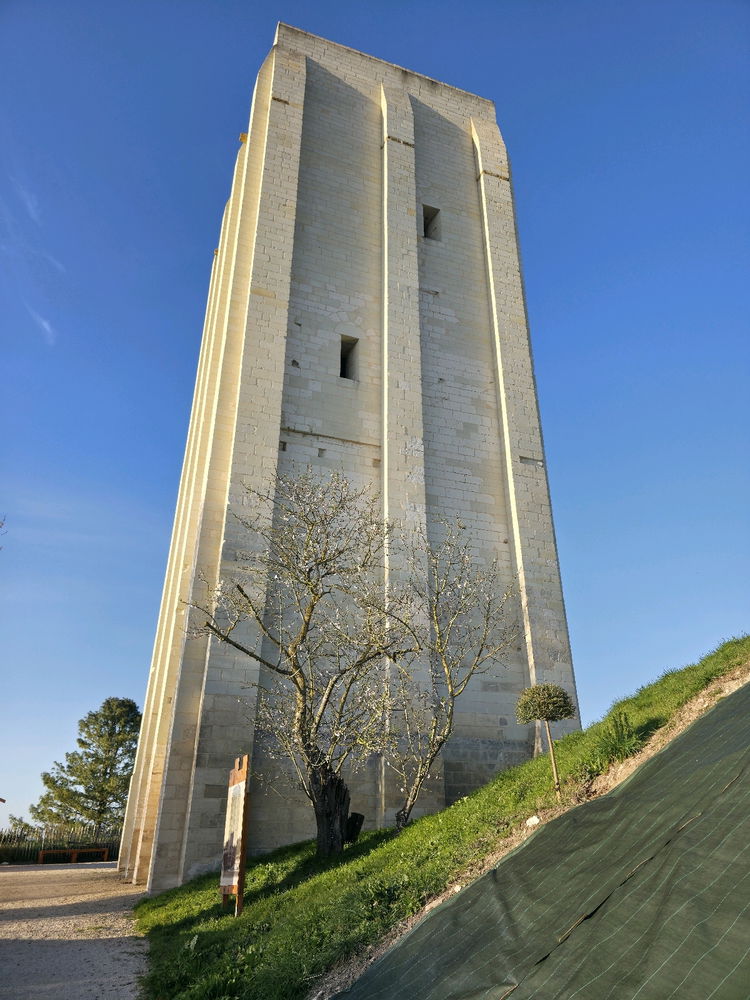 Tour carré à Loudun