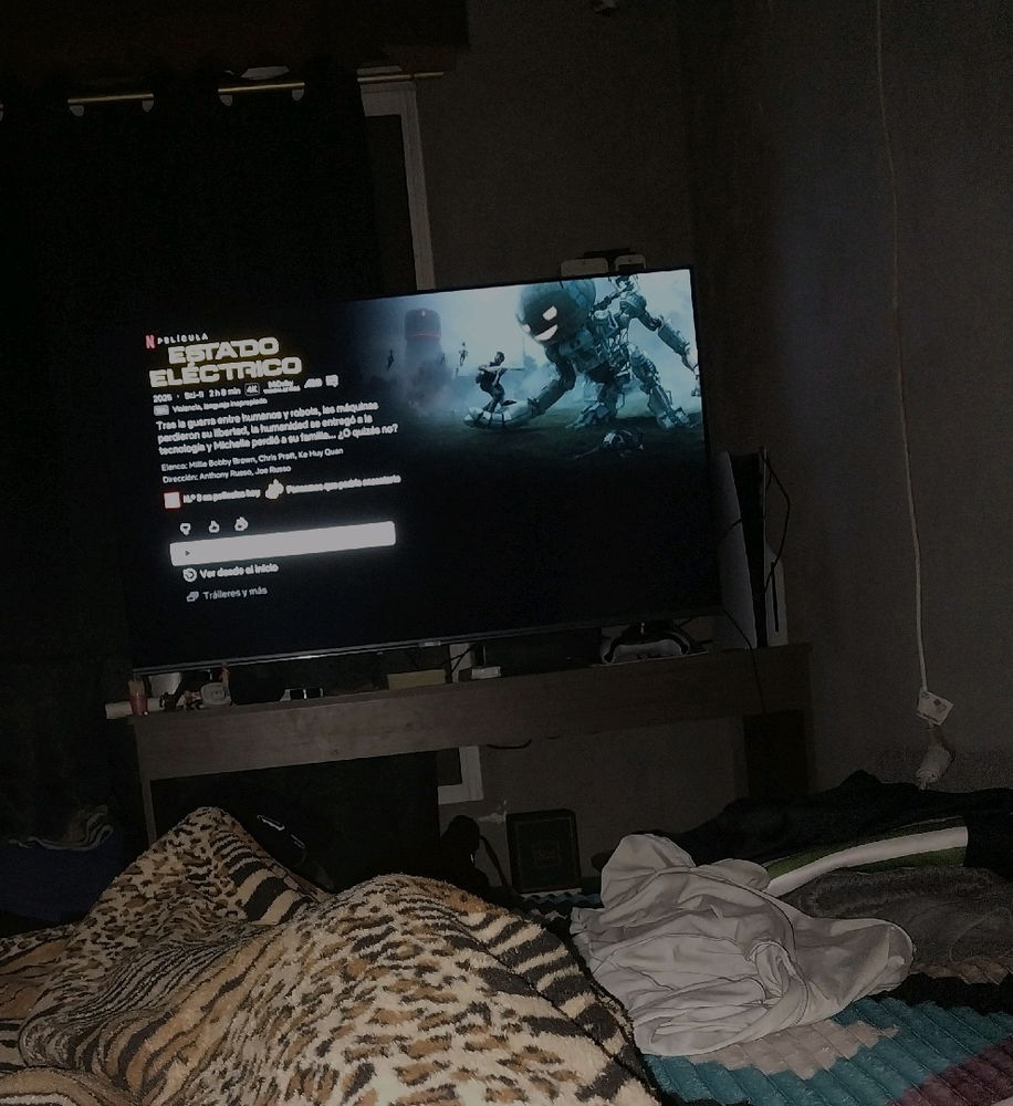Mirando una película comiendo helado
