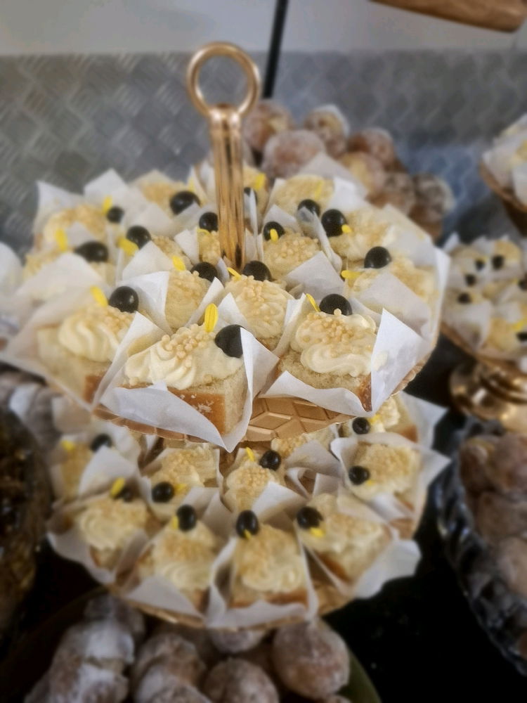Trabalho do dia,
Mini fatias de torta com creme de ninho.