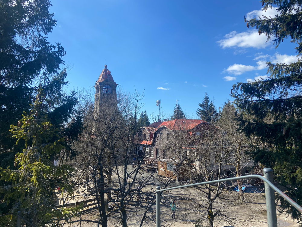 Dnes menší výlet na nedalekou rozhlednu Černá Studnice 😊 už jsem na rozhledně byla několikrát, ale ty výhledy mě nikdy neomrzí 😊 a dokonce jsme tam byli dnes skoro sami i přes to hezké počasí 😀😊