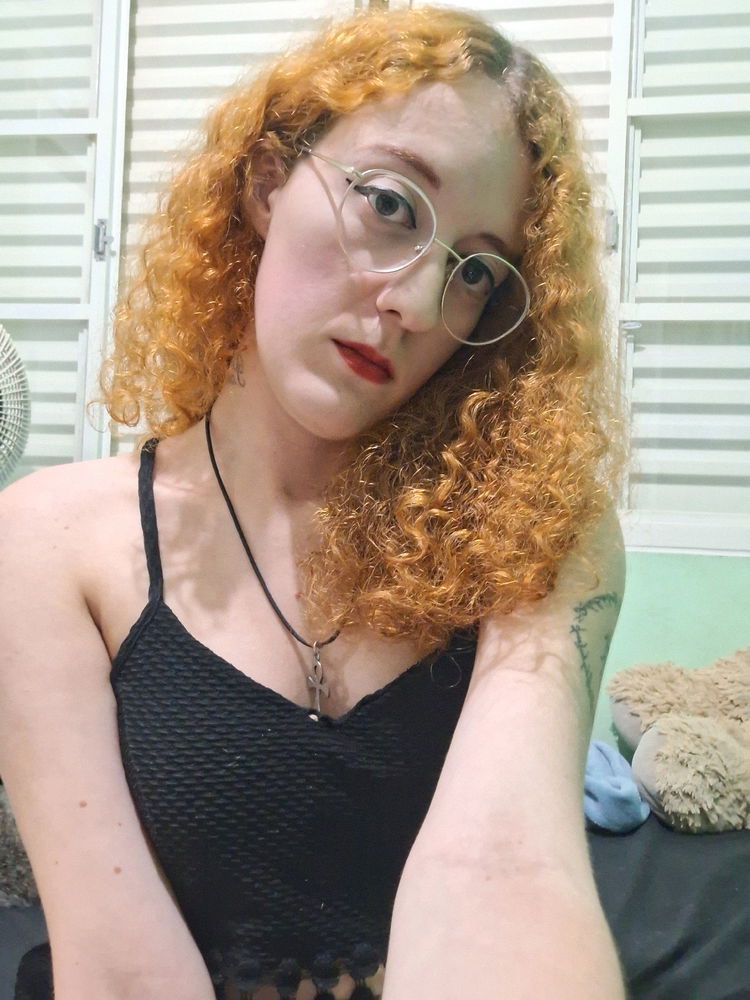 Não sou muito sociável, então, estou buscando novos amigos.