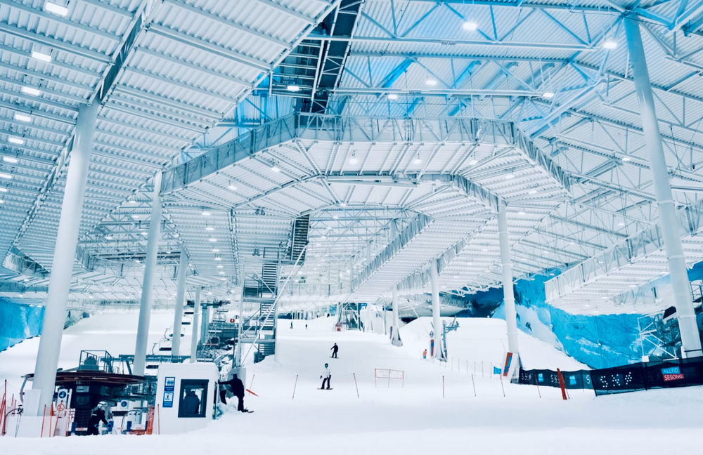 Indoor snowboarding