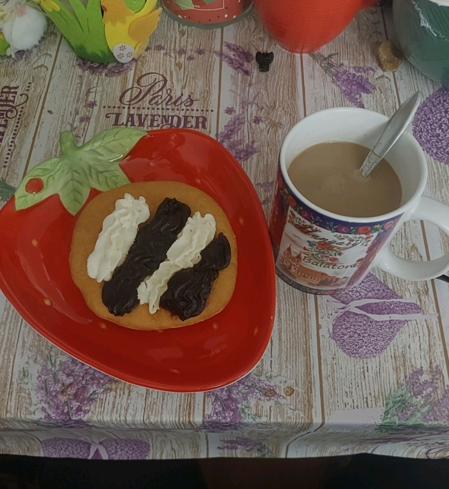 Tááák kdo si se mnou dá kávu☕️ 🥧 a vdolek??