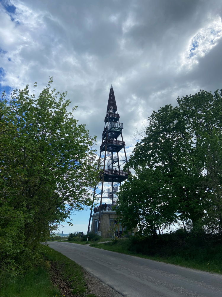 Jedna další rozhledna, tentokrát zajímavá svým tvarem a skleněnými balkony kde vidíte pod sebe 😊 rozhledna Čížovka