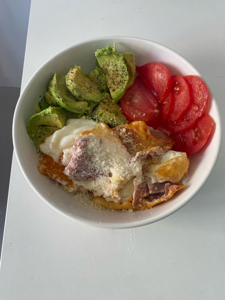 Avocado+tomato, eggs, ham, cheese