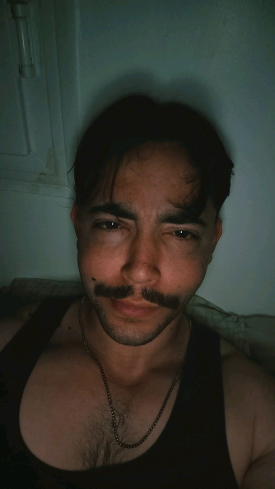 Hola, hola, hay gente para conocer, hablar de todo y de nada 🙂‍↕️ (te ruego que alejes mis problemas 😭🙏🏻)
