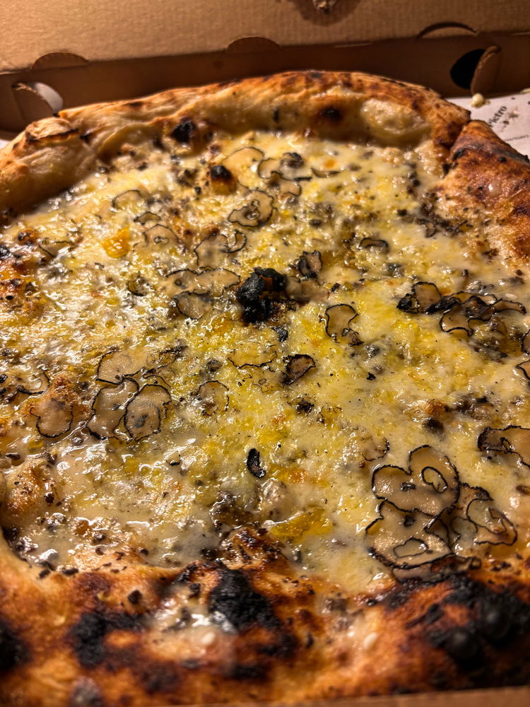 Nejlepší pražská pizza / nejlepší lanýžová pizza na světě 🙇🏻‍♀️❤️🥹
