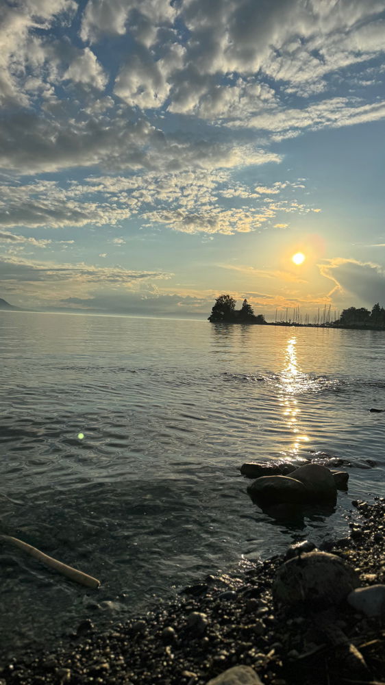 Sunset in Montreux Switzerland 🇨🇭 🤩