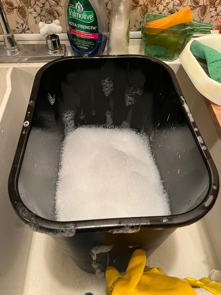 Scrubbed my bedroom garbage bin. I should be doing this every month but sometimes I forget so now I’ll also have to air dry it and disinfect it with Lysol wipes 🙈
