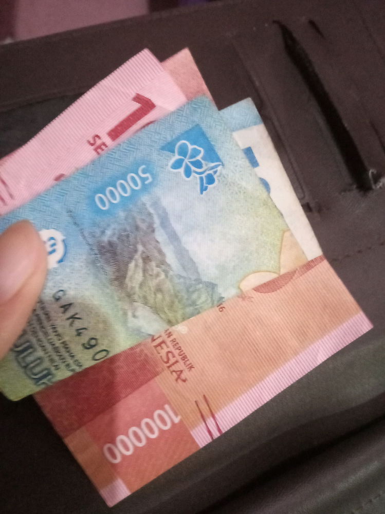Mimpi apa semalam,nemu duid didompet yg udh lama bgt ga dipake 😱