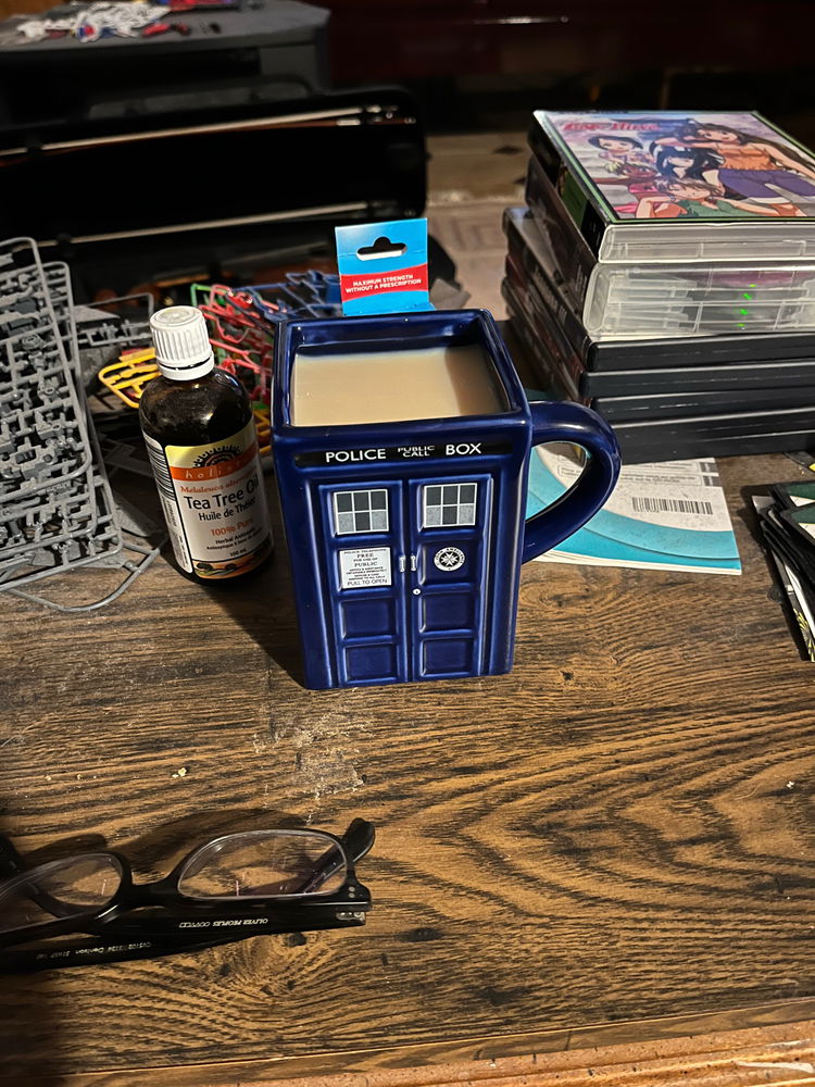 It’s bigger on the inside 😂 I made this Earl Grey tea steeped for 3 minutes and added plenty of milk 🎩 👽 🪛 👩