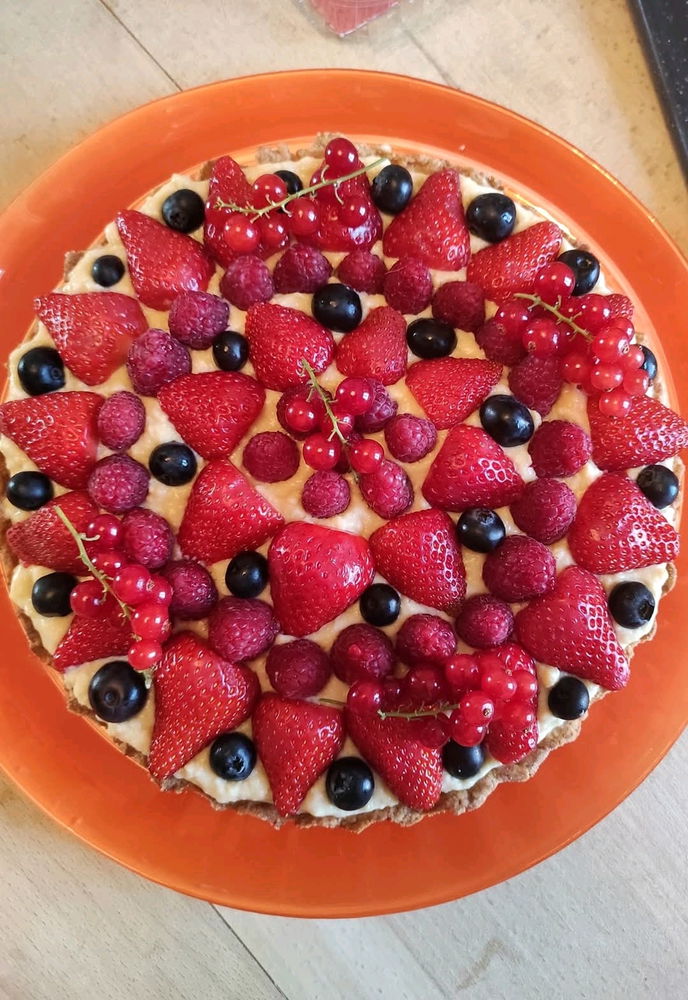 Tarte aux au fruits rouges, crème pâtissière et sablé à la pistache 🥰