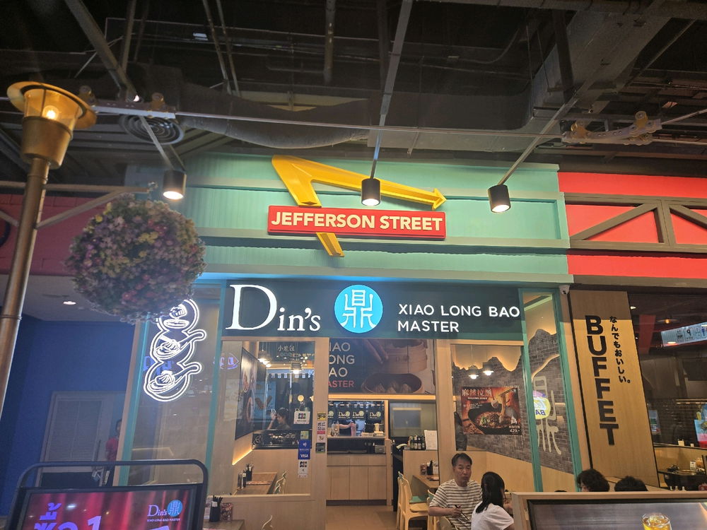 I took a picture of this in the Terminal 21 mall of Pattaya, Thailand. Does it look familiar?