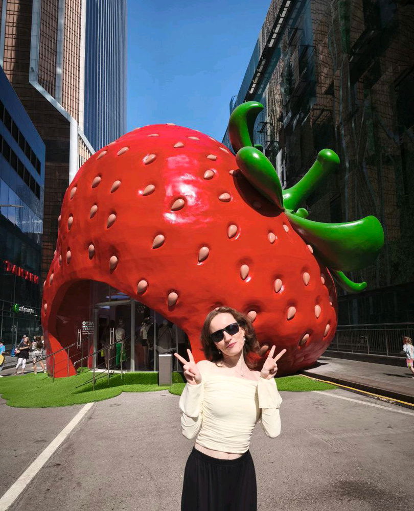 С клубничкой в Moscow City 🍓
