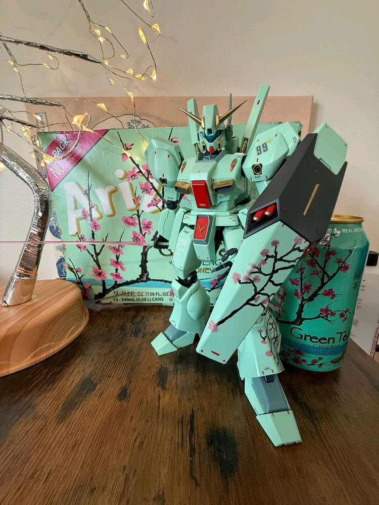 This is sick someone posted this Gundam  Arizona green tea I love it . It my favorite drink also I don't drink soda anymore 🫠