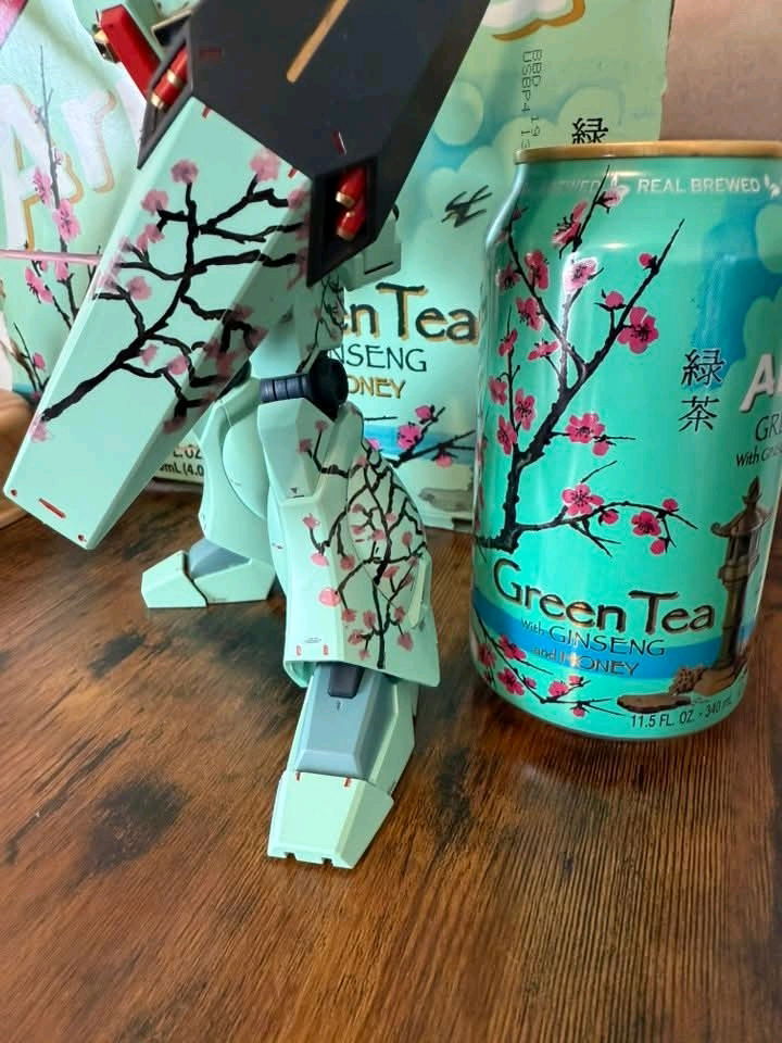 This is sick someone posted this Gundam  Arizona green tea I love it . It my favorite drink also I don't drink soda anymore 🫠