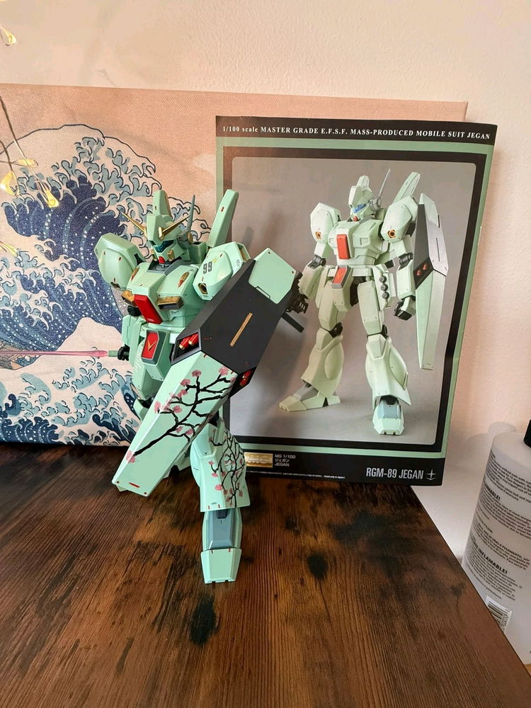 This is sick someone posted this Gundam  Arizona green tea I love it . It my favorite drink also I don't drink soda anymore 🫠