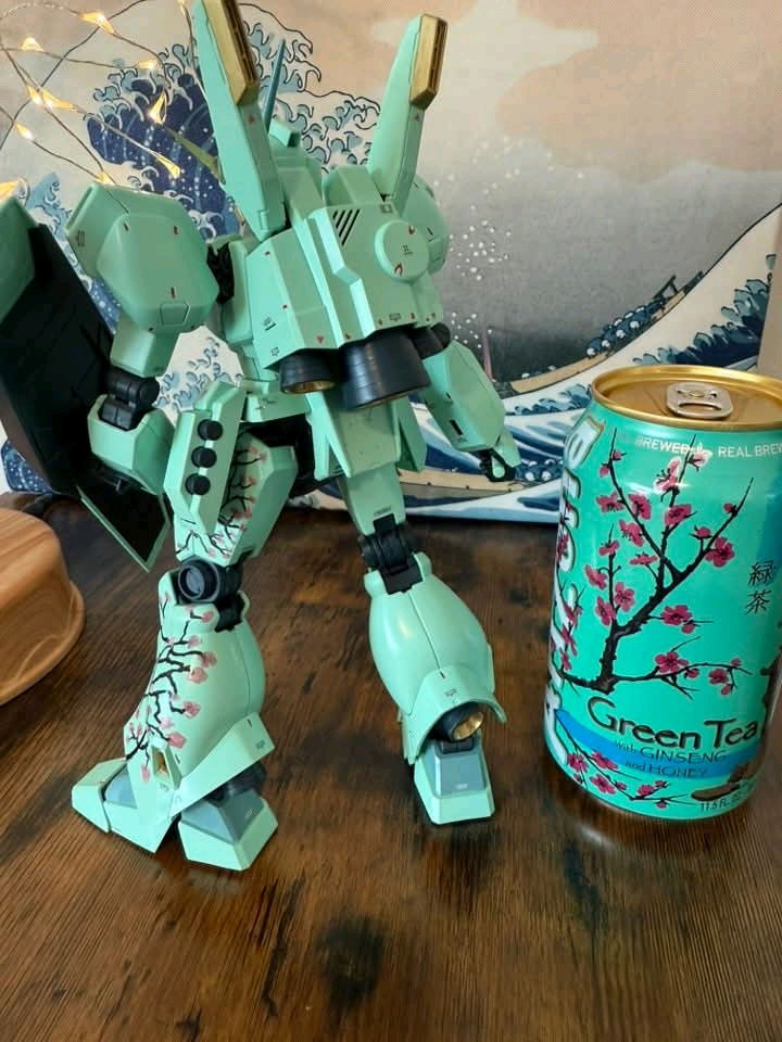 This is sick someone posted this Gundam  Arizona green tea I love it . It my favorite drink also I don't drink soda anymore 🫠