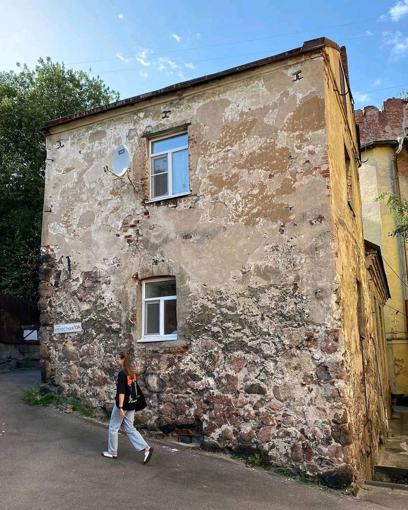Это самый старый да еще и жилой дом в стране...