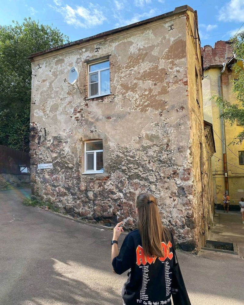 Это самый старый да еще и жилой дом в стране...
