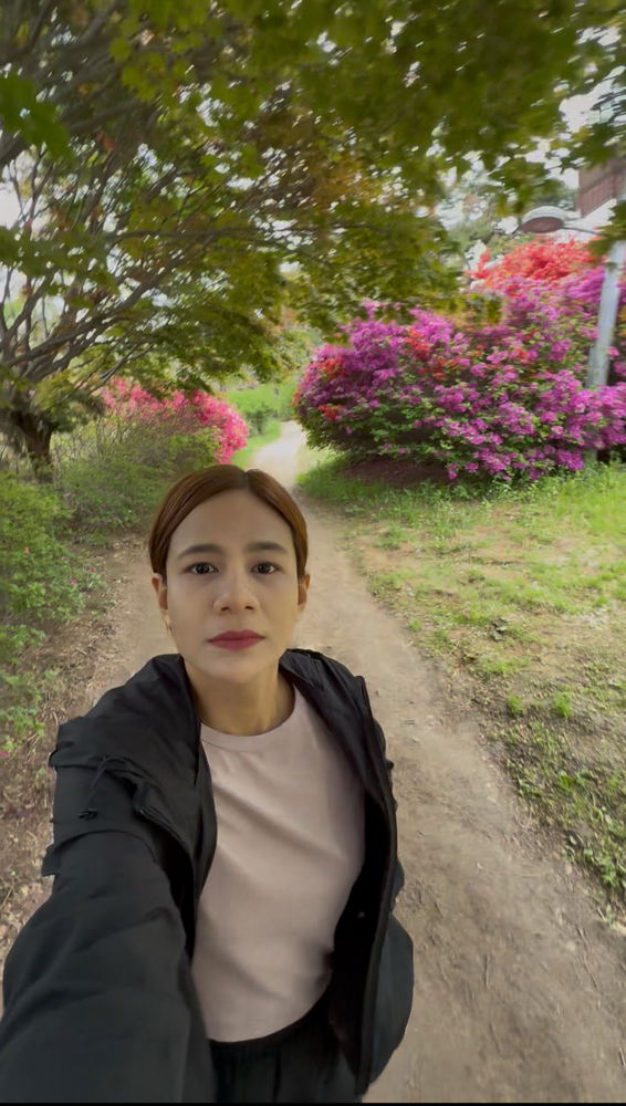 After Hiking ,in down hills many pretty flowers ahhh im not tired anymore🥰

🌸🌼🤍🫶🏻
