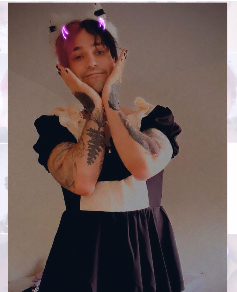 “Who ordered the emotionally unstable maid with extra trauma sprinkles? 🥰✨