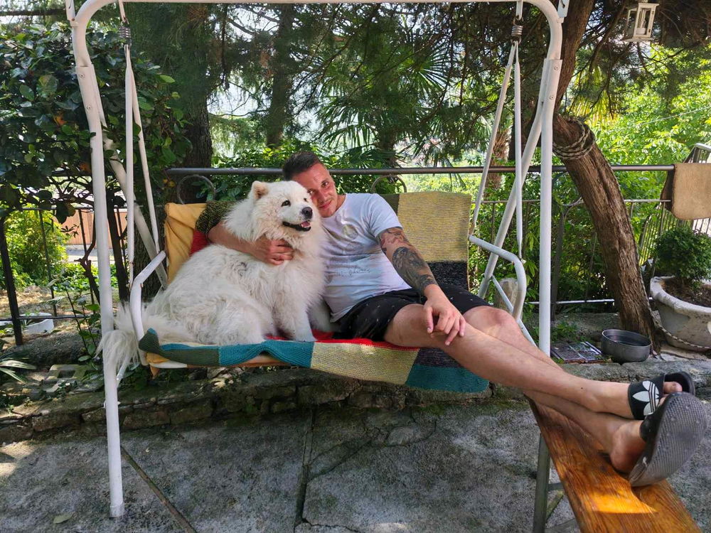 Chilling with samoyedo 🥰🥹