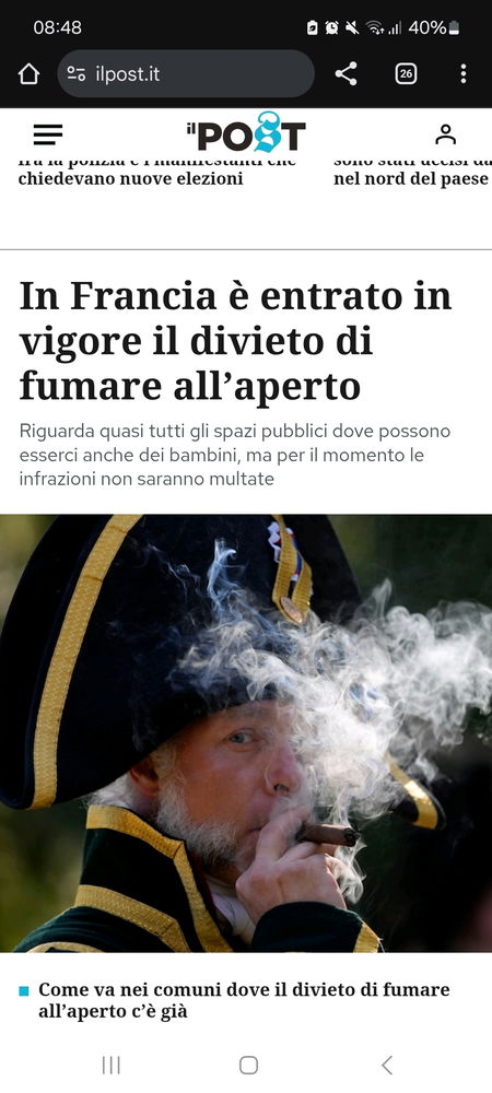 Nel frattempo ieri, in un localino sul mare, si stava benissimo, posto tranquillo, ambiente super rilassante e pure appestato dal fumo di sigaretta 😍😍😍😍, per chi non fuma, l'odore è vomitevole... chissà, magari un giorno...