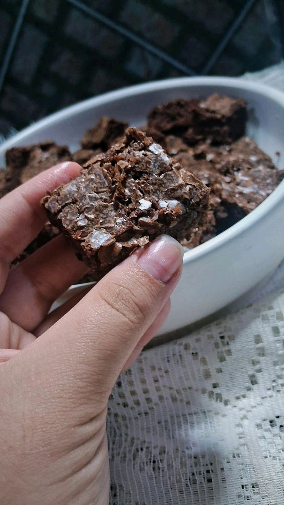 Brownie molhadinho com casquinha q derrete na boca