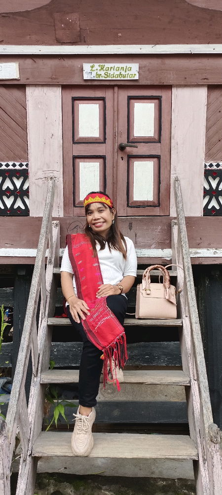 This is an authentic traditional fabric from my origin, BATAK. 
The fabric woven directly by hand is called ULOS
🤍🤍🤗🤗