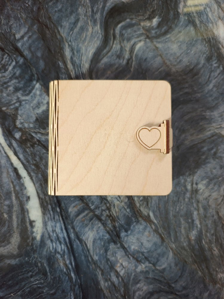 Foldable wooden box