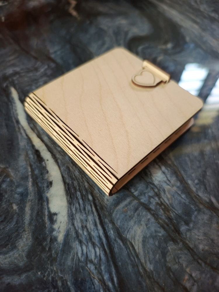 Foldable wooden box