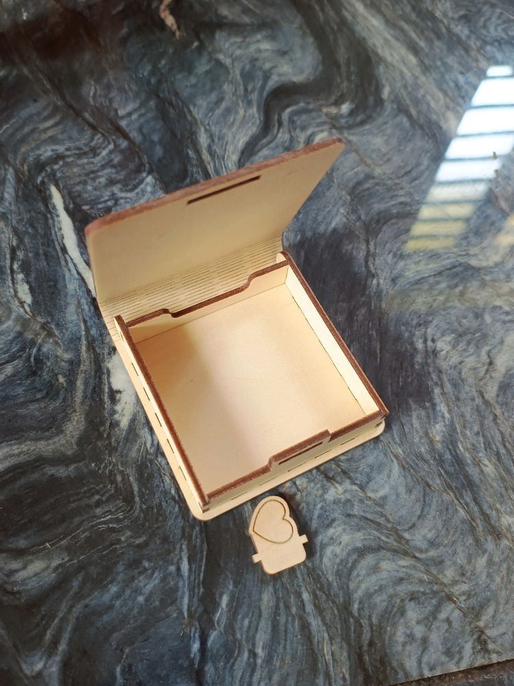 Foldable wooden box