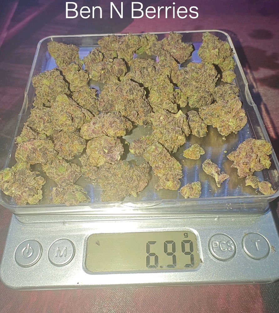 A moon rock and some Ben N Berries 👀