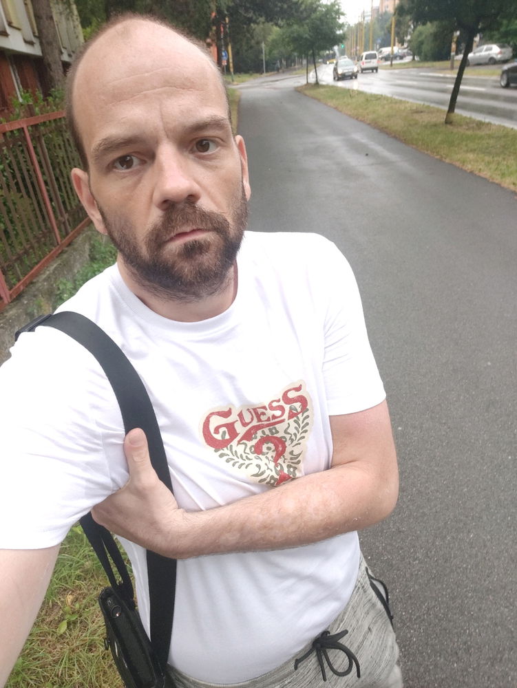 Ahoj začalo mi léto a hledám nějaký vztah nebo kamarádku na koupání a výlety. Prosím ozvy se vzdálenost nehraje roly