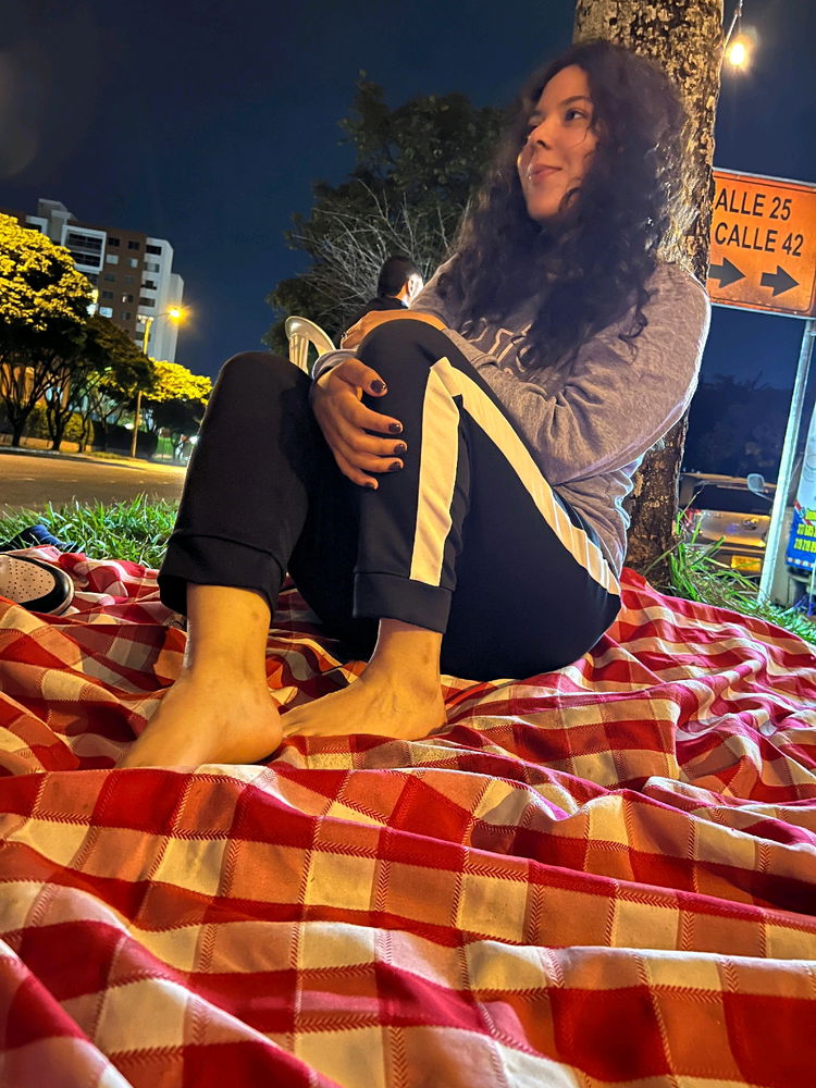 Cenando con mi amiga en algún lugar de Cali.